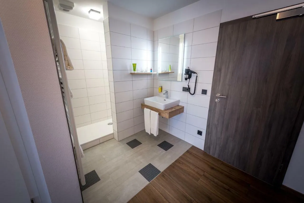 Hotel & Brauerei-Gasthof Neuwirt نوبورغ آن دي دوناو 2*,  ألمانيا